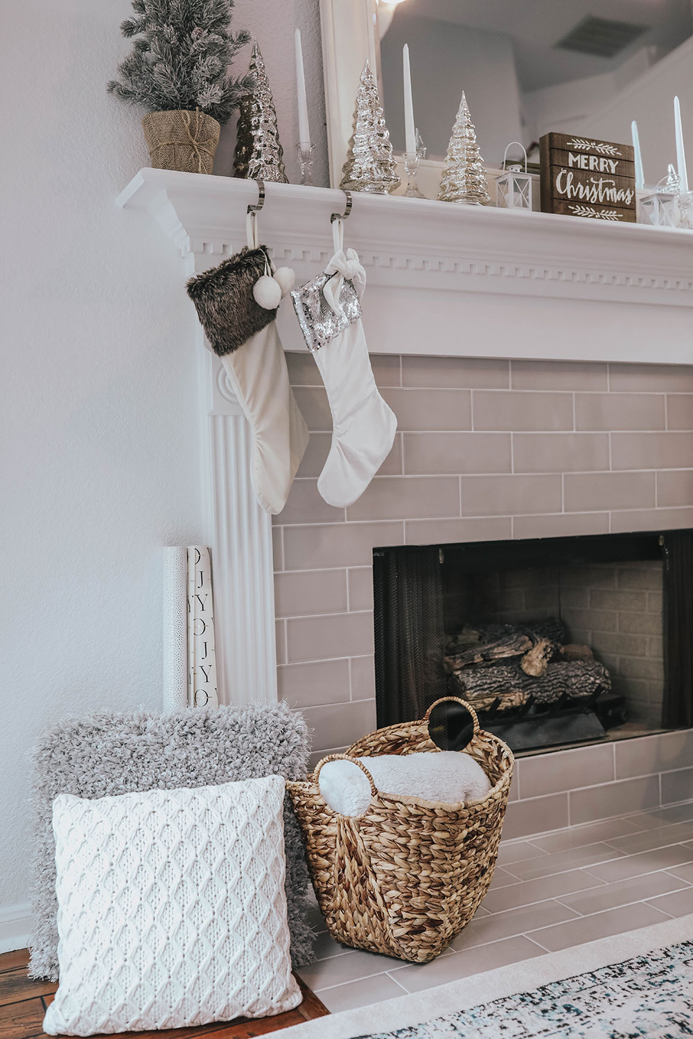 christmas mantle decor